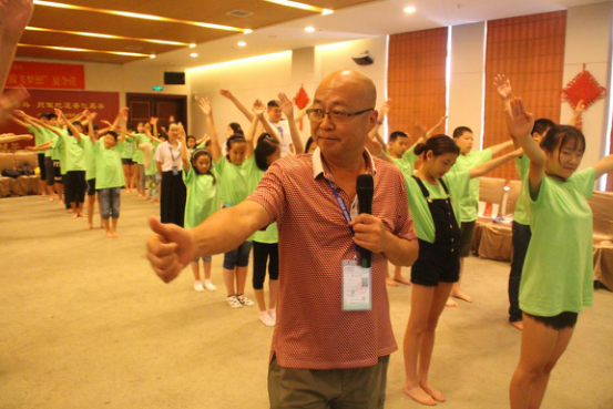 爸媽在線第七屆《心靈成長(zhǎng) 放飛夢(mèng)想》夏令營(yíng)開始啦！