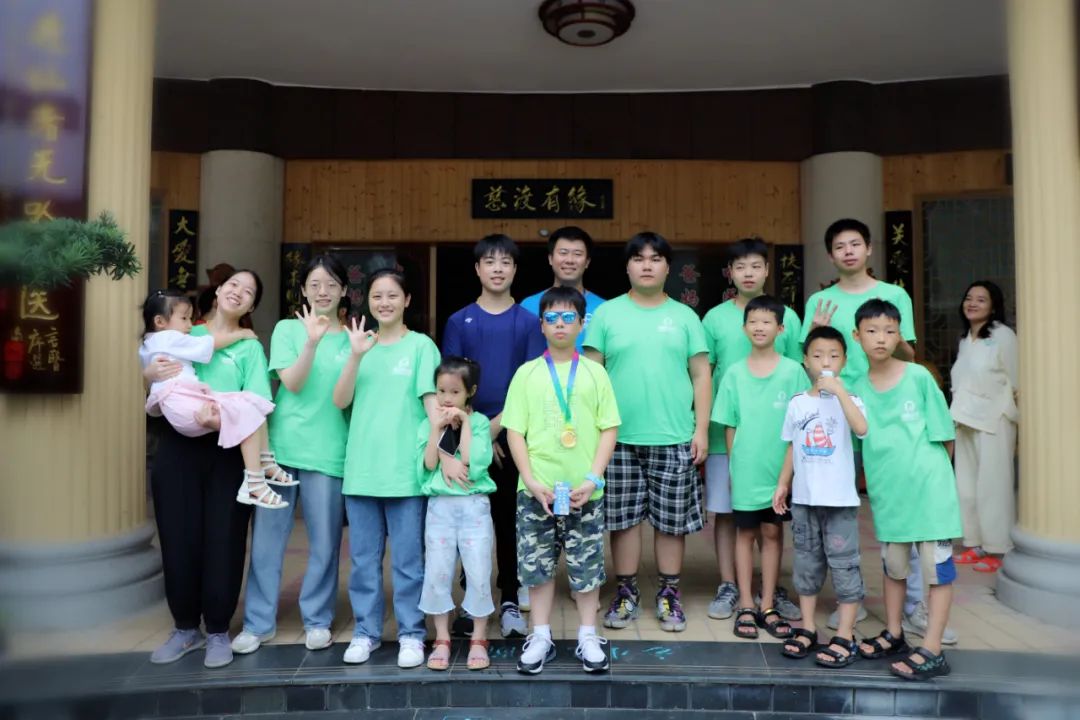 我們是父母實現心愿、寄托希望的神燈嗎?