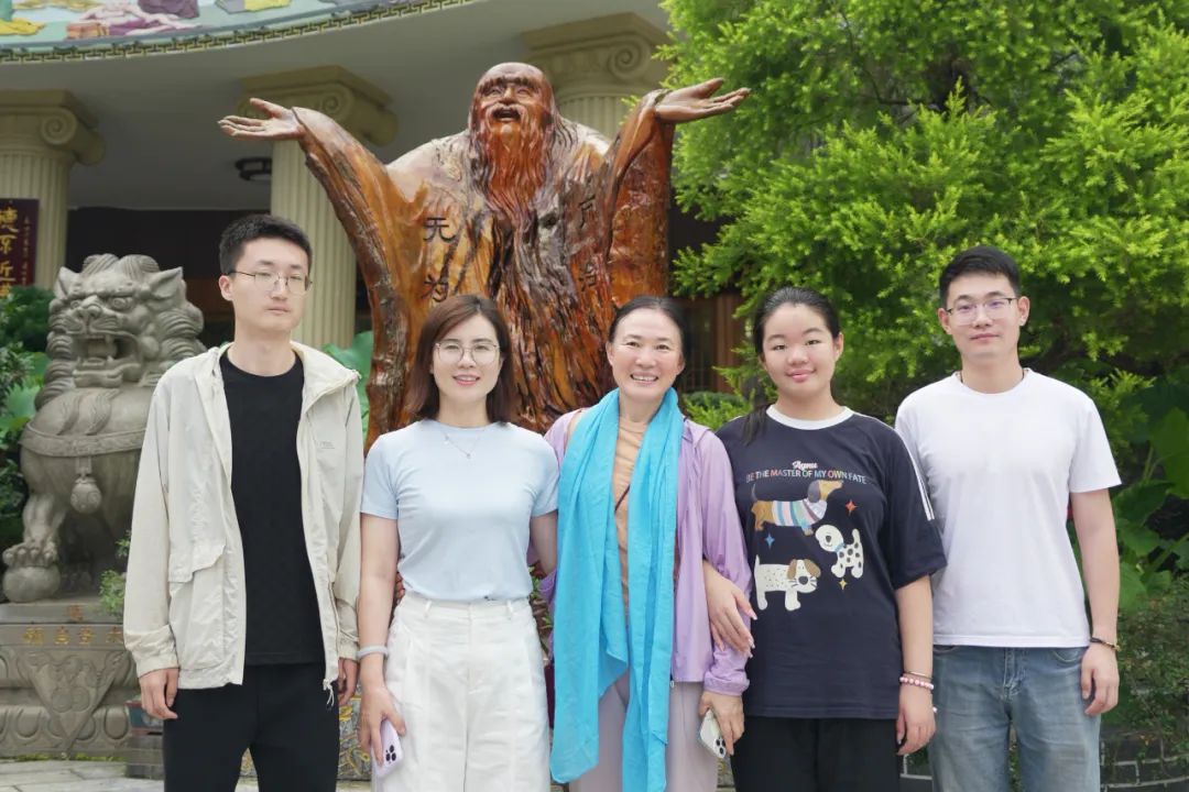 1752977096475329.jpg 1752977096475329.jpg